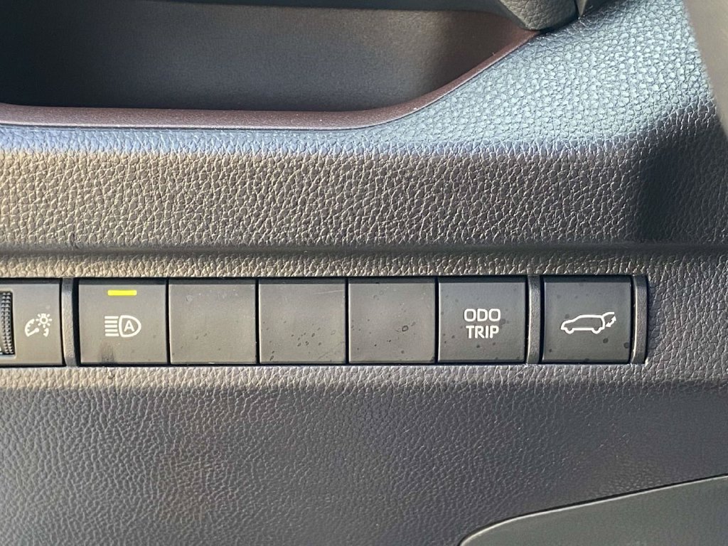 Used 2025 Toyota RAV4 Limited FWD image 29