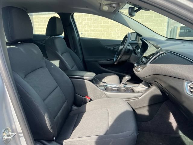 Used 2017 Chevrolet Malibu LT w/ Driver Confidence Package FWD image 10
