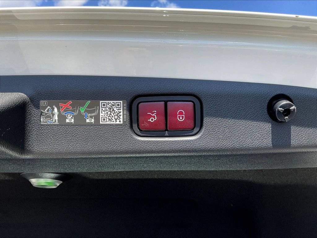 Used 2025 Mercedes-Benz E 350 4MATIC Sedan image 37