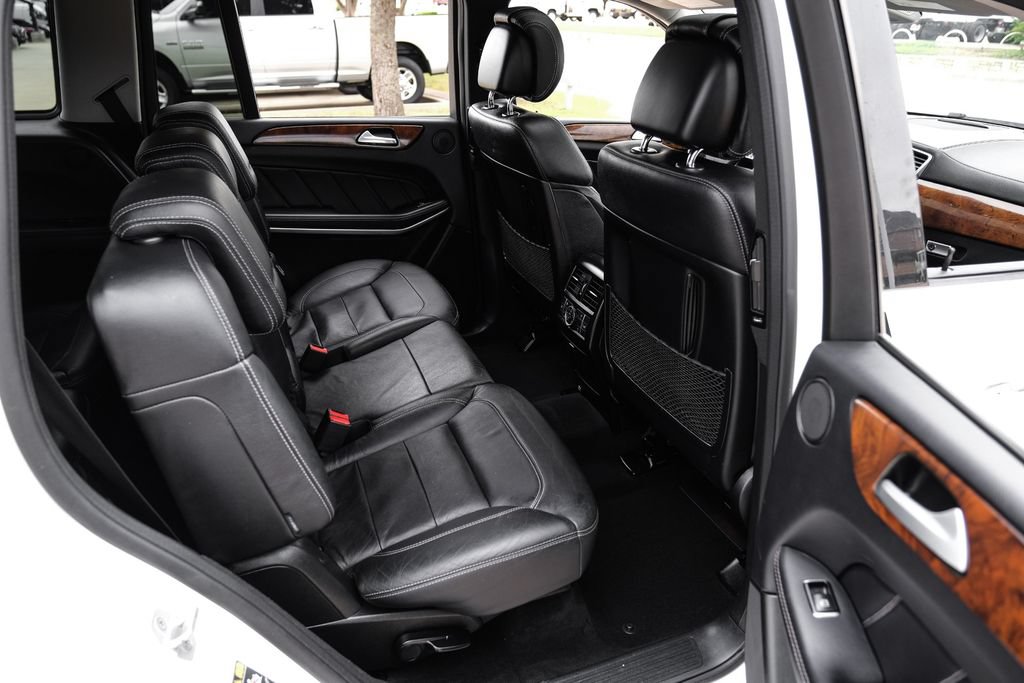 Used 2015 Mercedes-Benz GL 550 4MATIC image 35