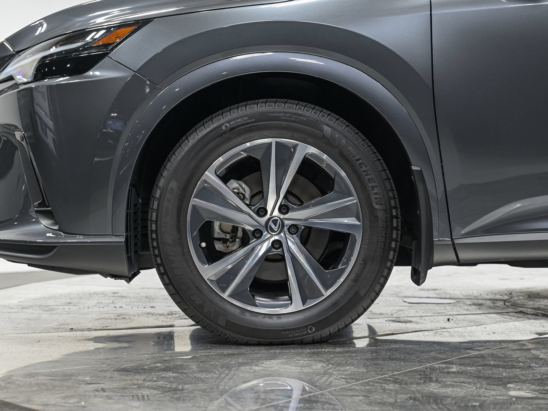 Used 2025 Lexus RX 350 Premium w/ Accessory Package AWD/4WD image 3