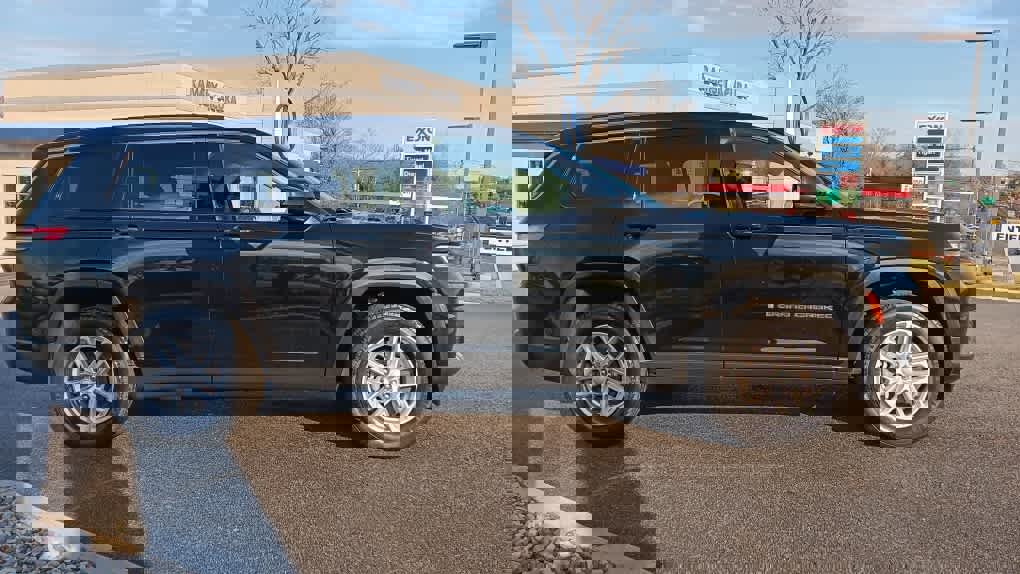 Used 2021 Jeep Grand Cherokee L Laredo w/ Luxury Tech Group I image 8