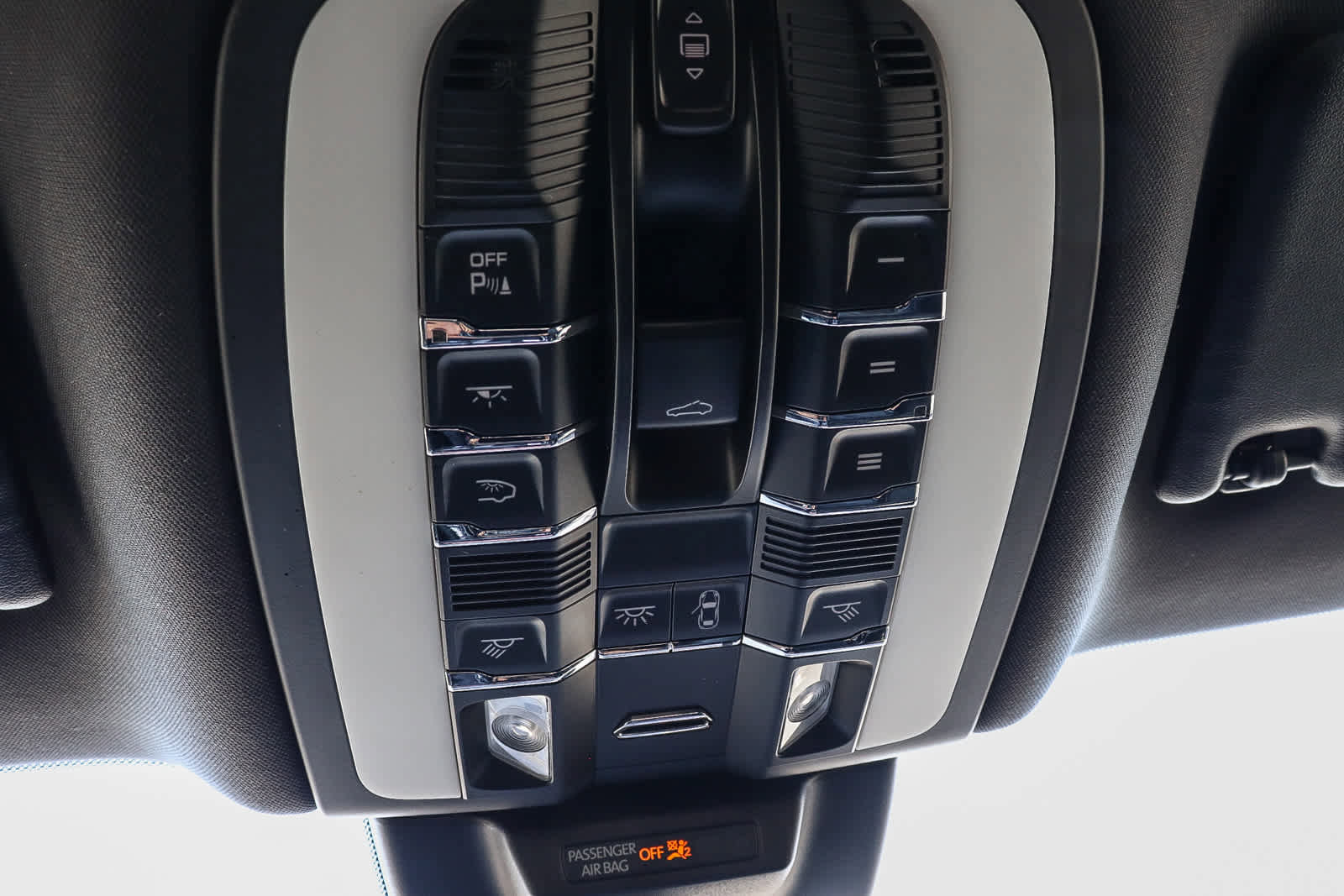 Used 2020 Porsche Macan AWD/4WD image 26