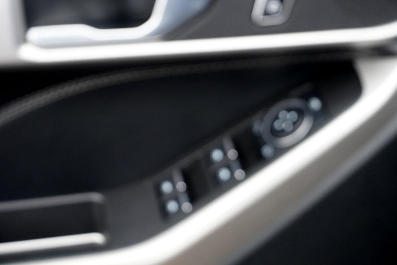 Used 2023 Ford Explorer XLT w/ Equipment Group 202A image 9