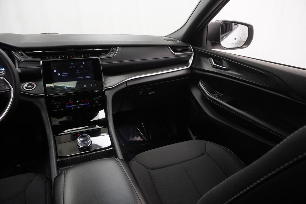 Certified 2024 Jeep Grand Cherokee Laredo X image 27