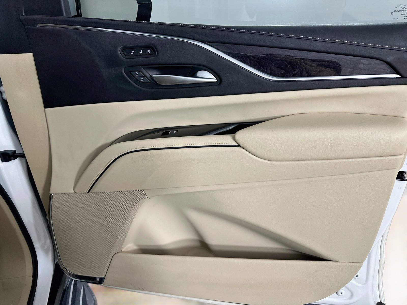 Used 2023 Cadillac Escalade Premium Luxury RWD image 43