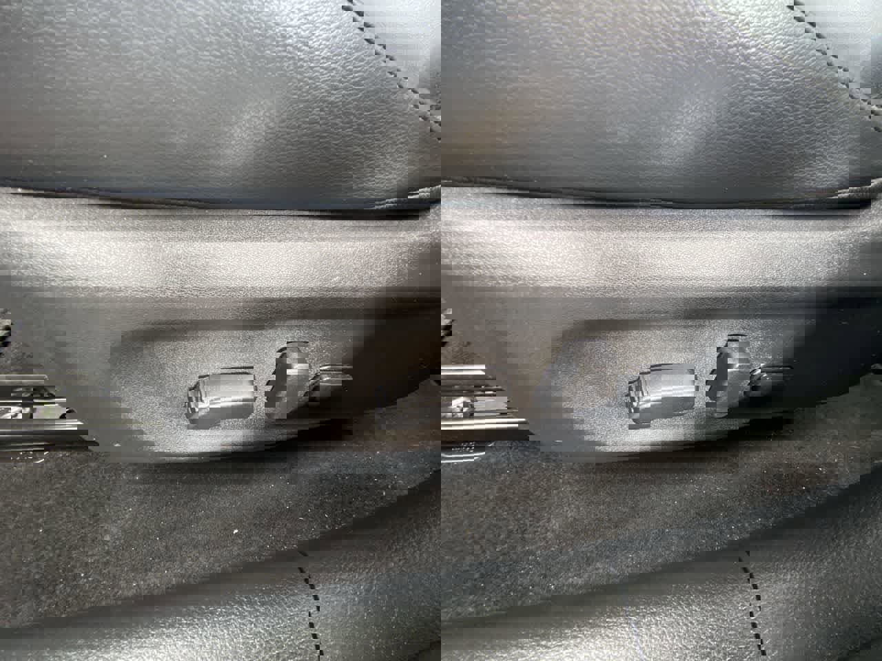 Used 2025 Nissan Sentra SR w/ SR Premium Package FWD image 12