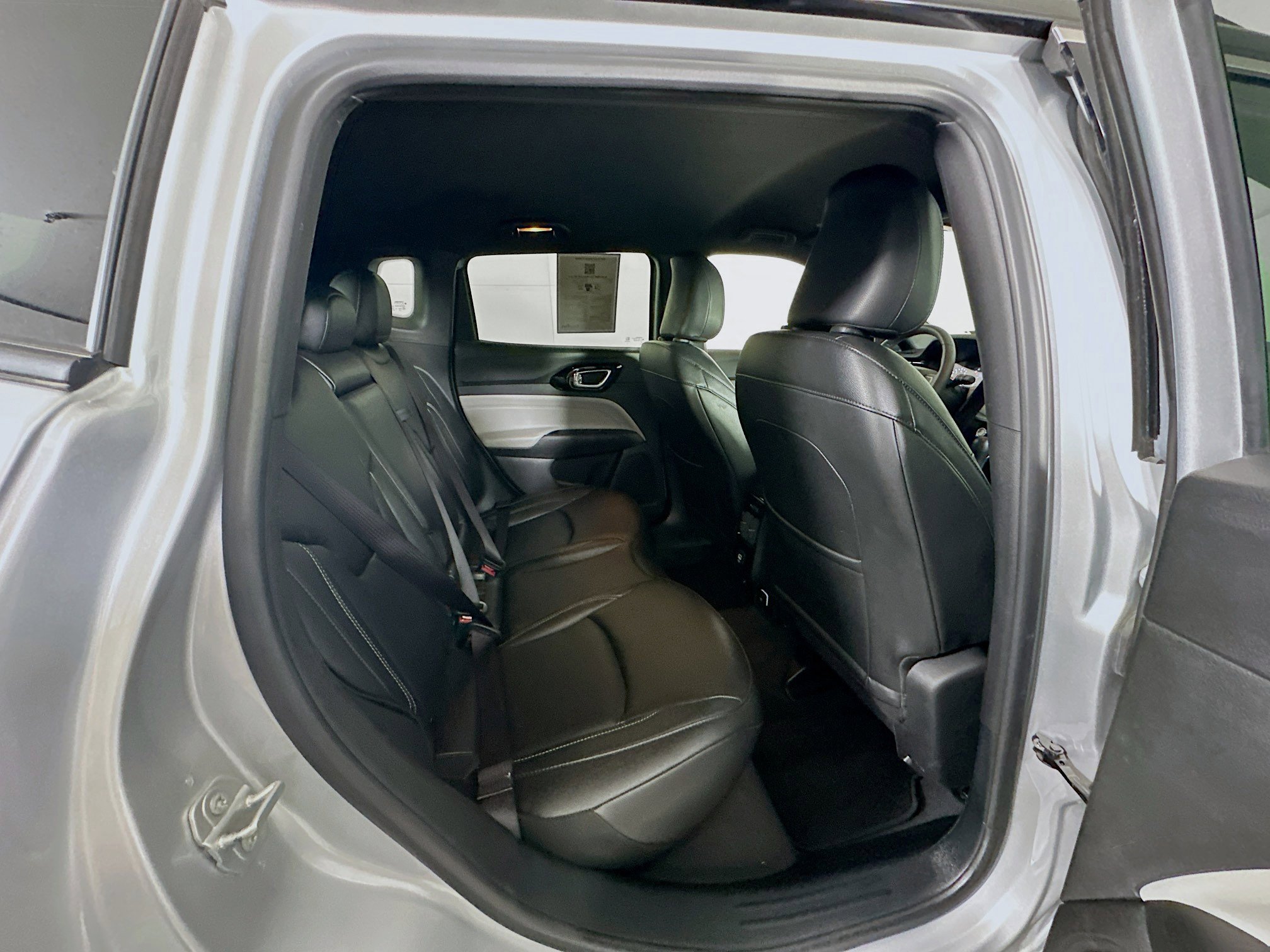 Used 2025 Jeep Compass Limited image 28