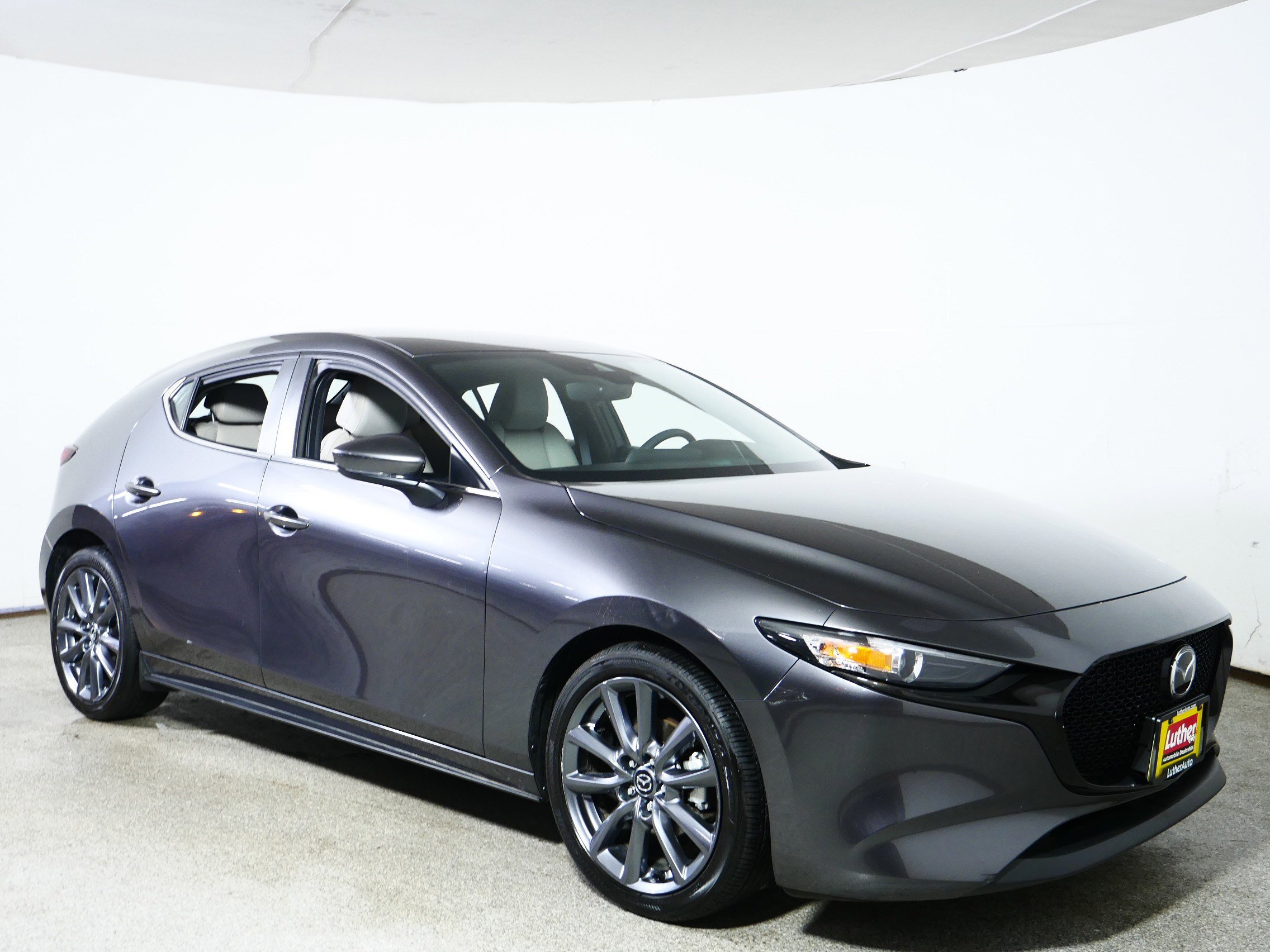 Used 2020 MAZDA MAZDA3 Hatchback FWD image 1