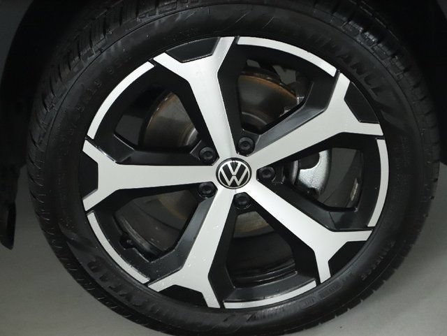 Certified 2025 Volkswagen Taos SEL AWD/4WD image 10