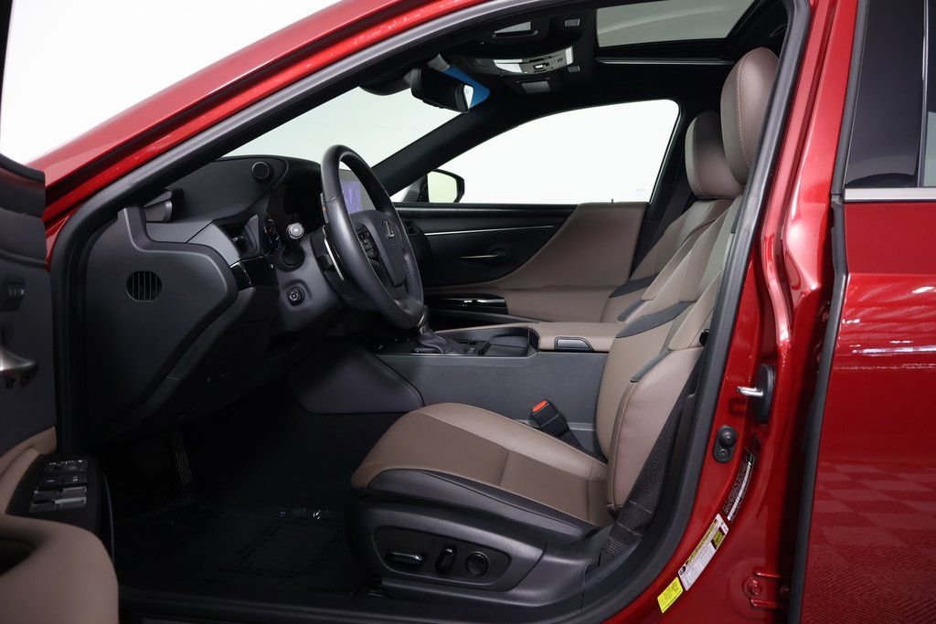 Certified 2025 Lexus ES 300h w/ Premium Package image 10