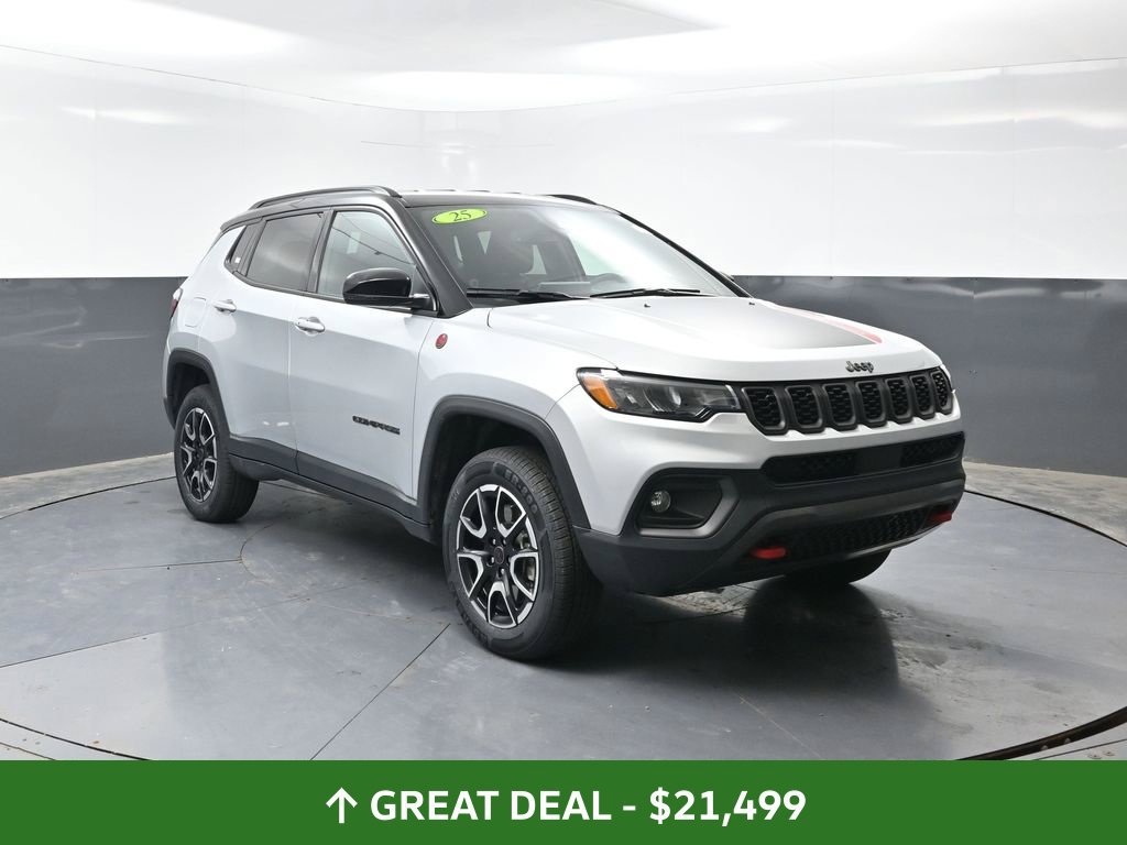 Used 2025 Jeep Compass Trailhawk AWD/4WD image 5
