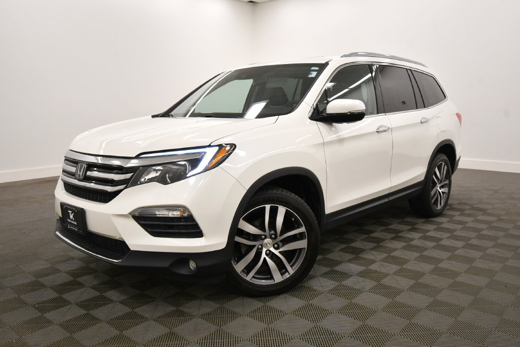 Certified 2017 Honda Pilot Touring image 2
