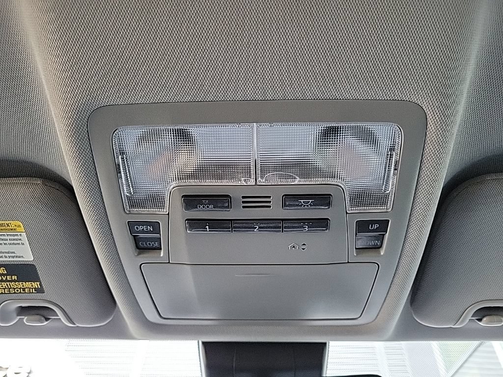 Used 2017 Toyota Highlander SE AWD/4WD image 34