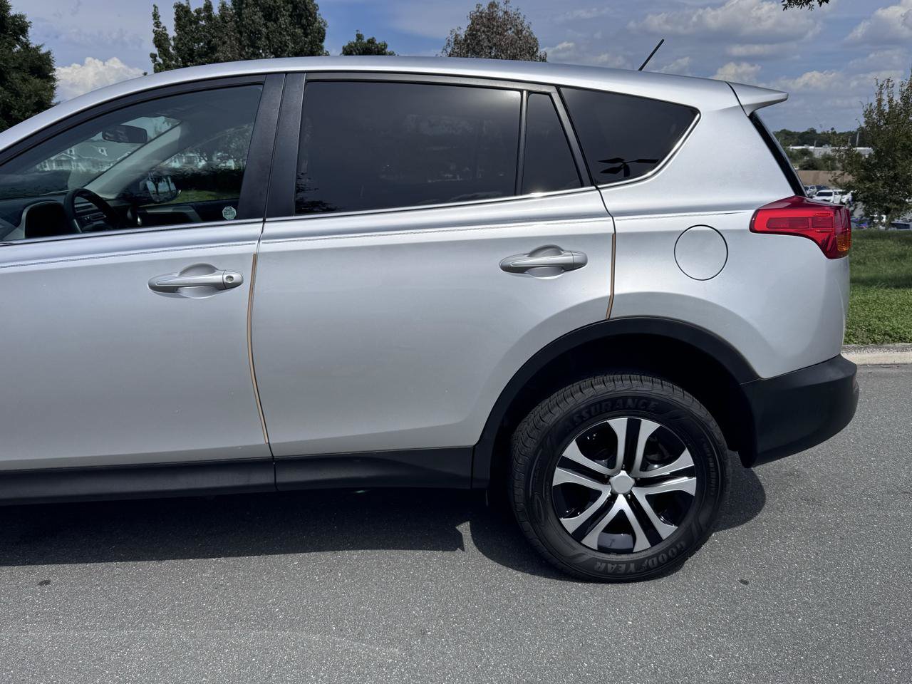 Used 2015 Toyota RAV4 LE AWD/4WD image 9