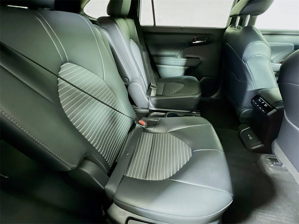 Certified 2024 Toyota Highlander XSE image 24