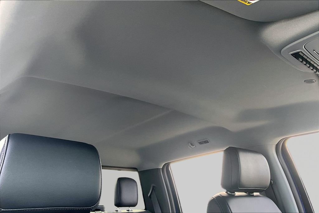 New 2026 Ford F250 Lariat w/ Black Appearance Package image 31