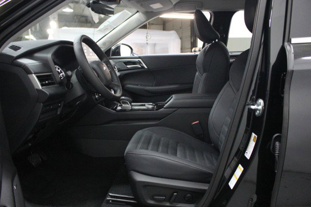 New 2026 Mitsubishi Outlander SE image 6