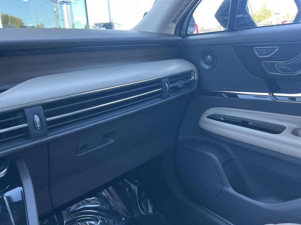 Used 2021 Lincoln Corsair Reserve w/ Elements Package image 35