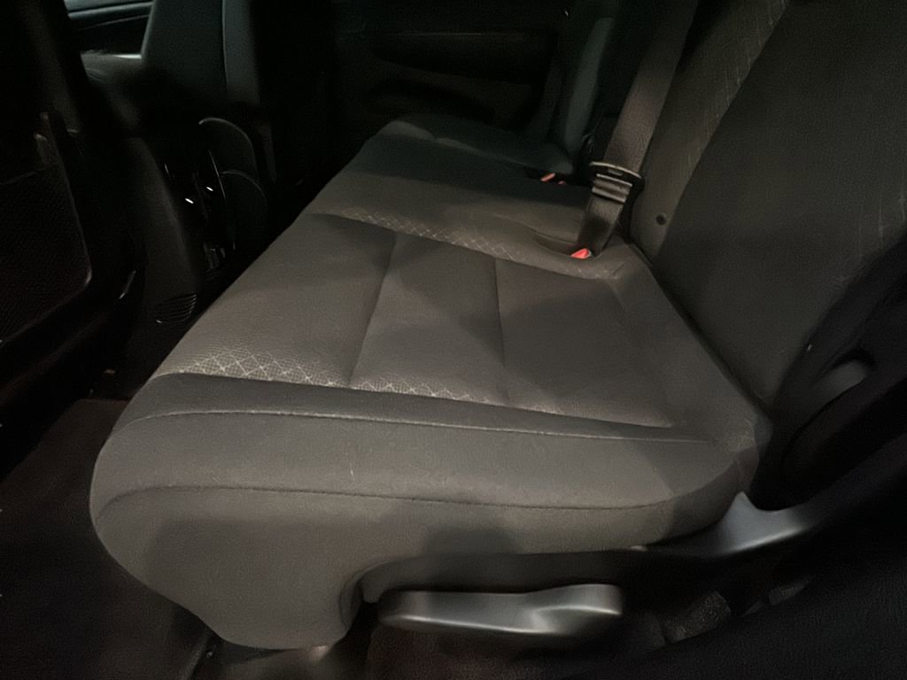 Used 2019 Jeep Grand Cherokee Laredo image 13