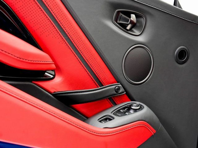 Used 2022 Aston Martin V8 Vantage Roadster image 8