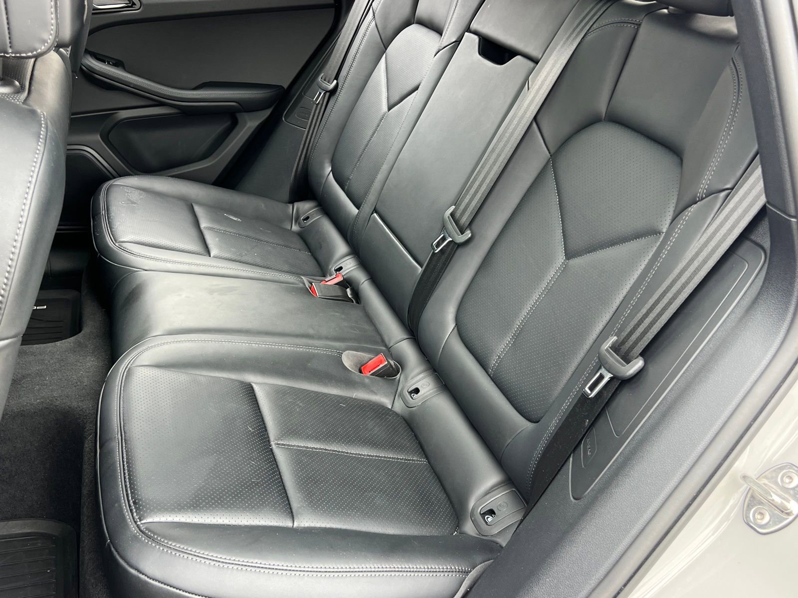 Certified 2025 Porsche Macan image 17