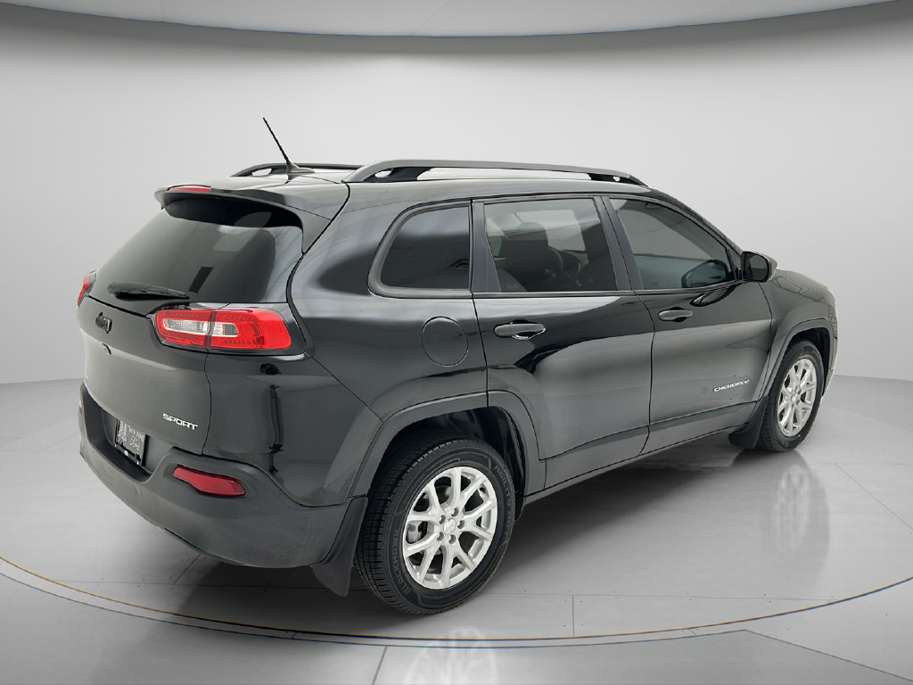 Used 2017 Jeep Cherokee Sport FWD image 5