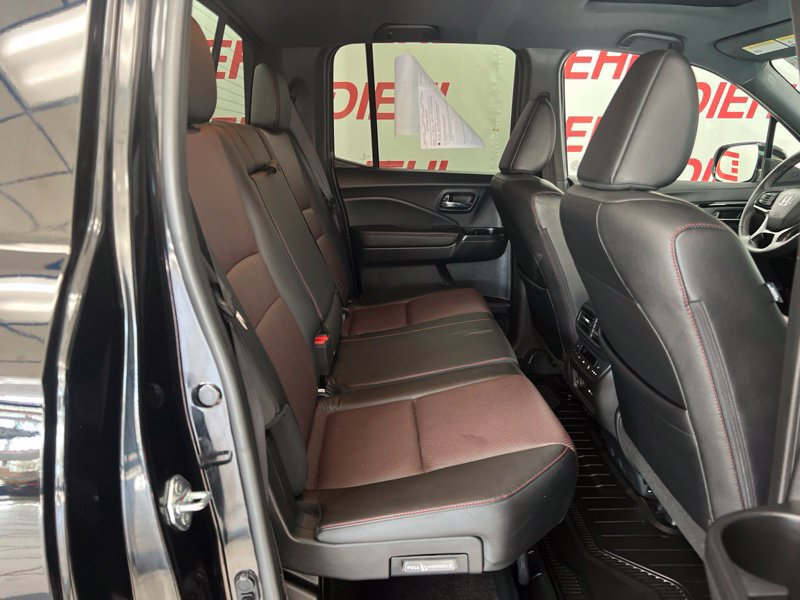 Used 2025 Honda Ridgeline Black Edition image 10