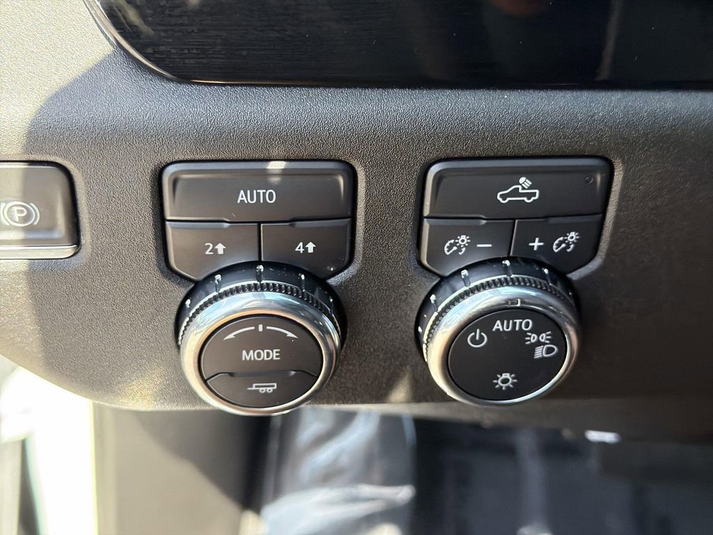Used 2024 GMC Sierra 1500 SLE image 16