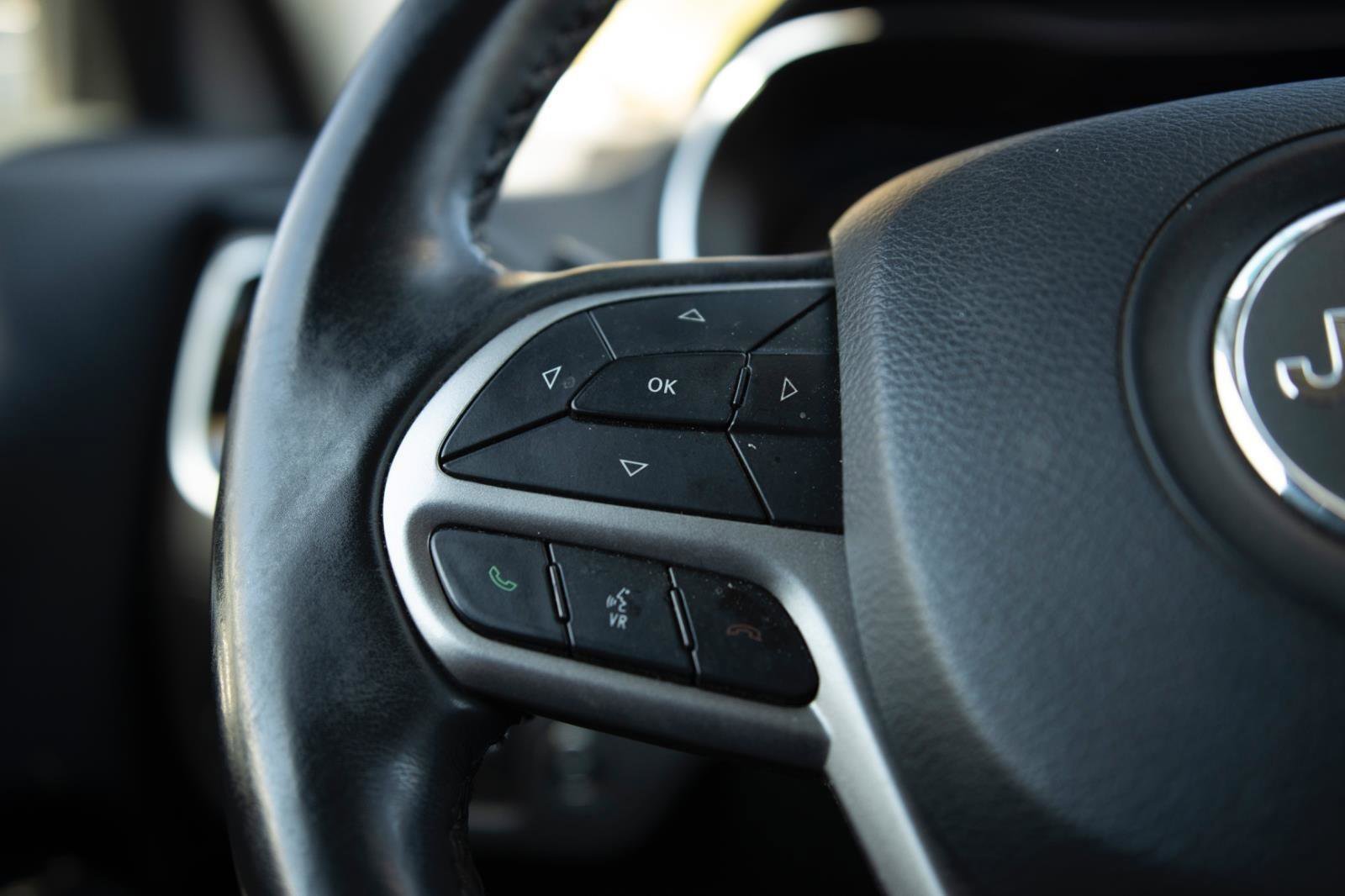 Used 2020 Jeep Cherokee Limited AWD/4WD image 6