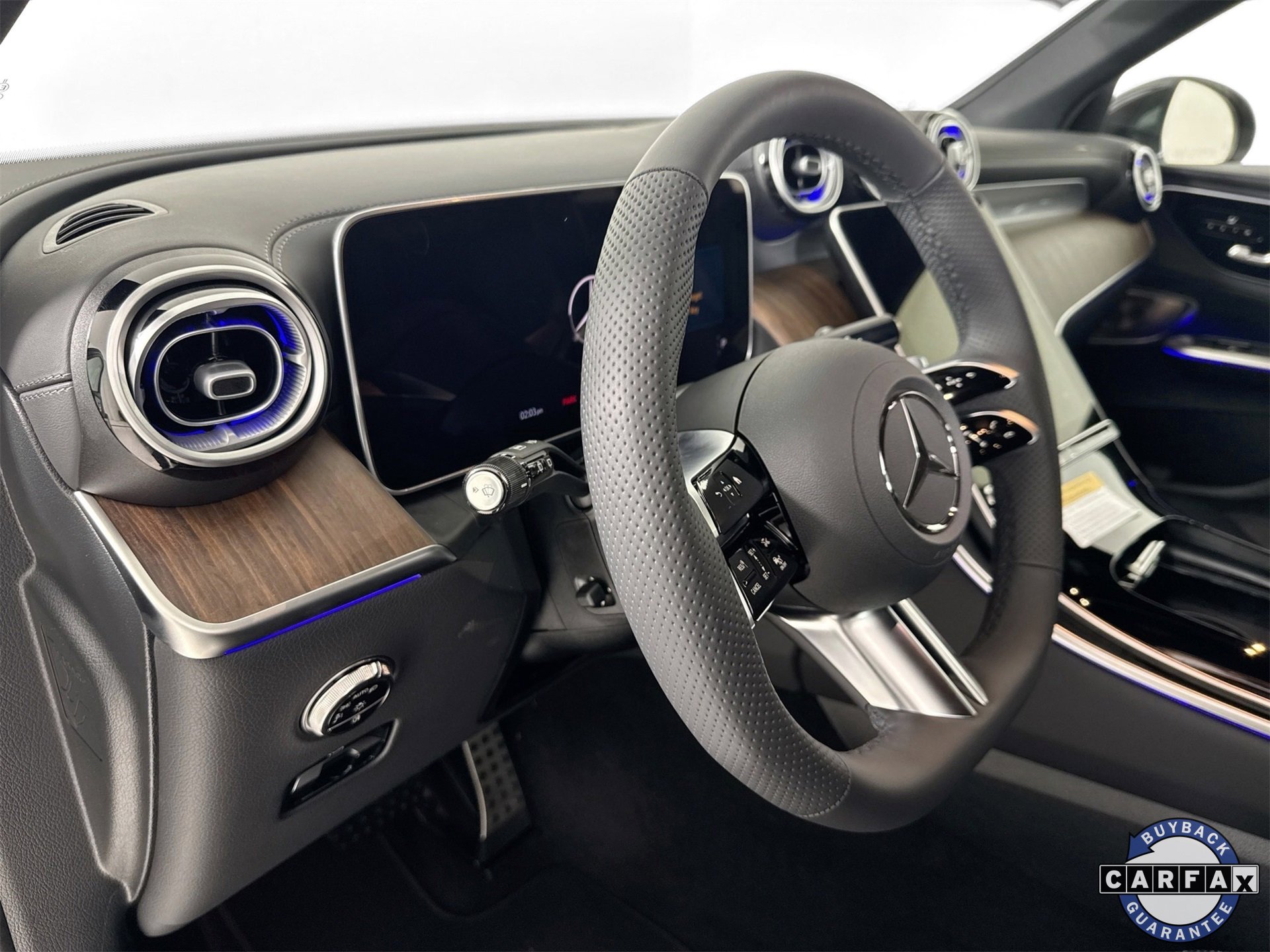 Used 2025 Mercedes-Benz GLC 350e 4MATIC image 10