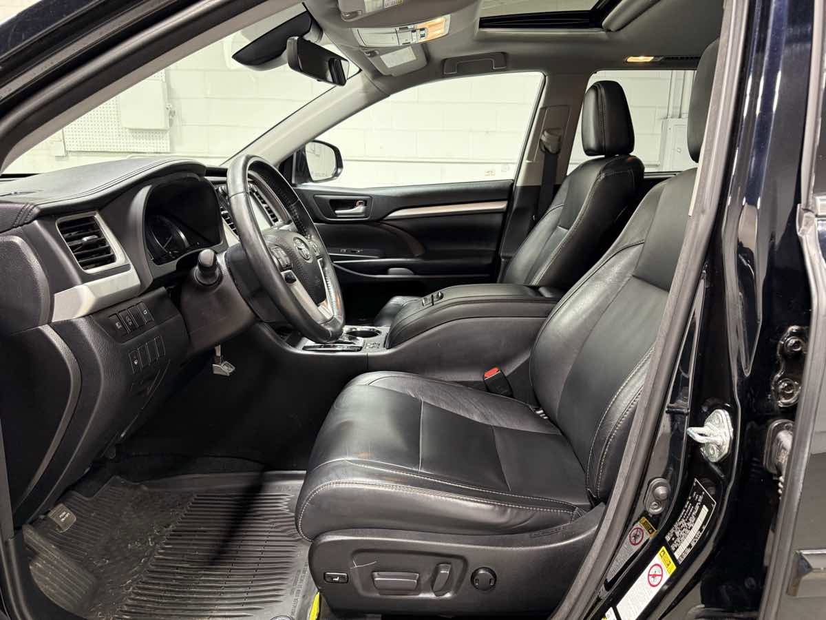 Used 2018 Toyota Highlander XLE w/ Protection Package #3 image 8
