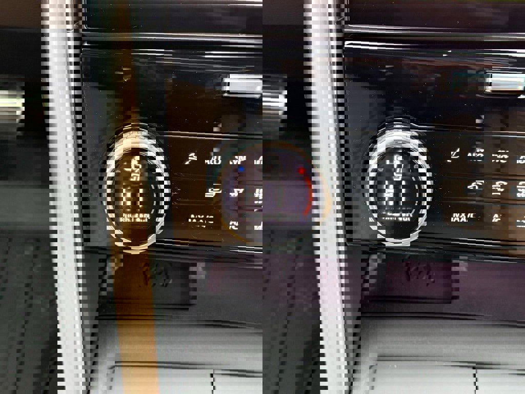 New 2026 Land Rover Discovery Limited Edition image 22