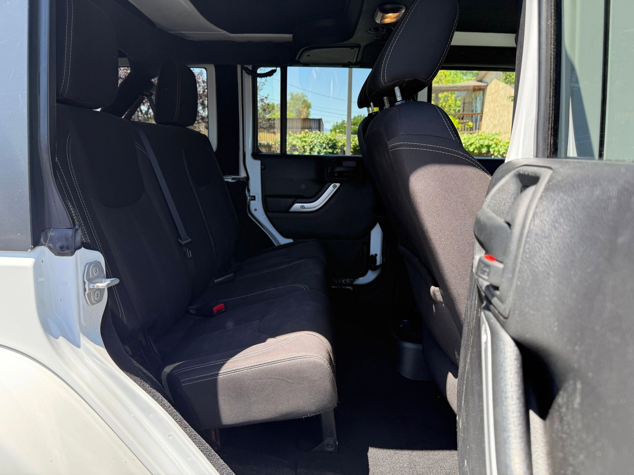 Used 2015 Jeep Wrangler Unlimited Sahara w/ Connectivity Group AWD/4WD image 26