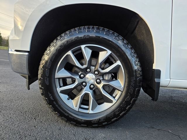Used 2022 Chevrolet Silverado 1500 LT AWD/4WD image 9