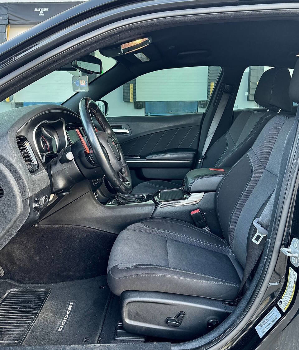 Used 2017 Dodge Charger R/T RWD image 19