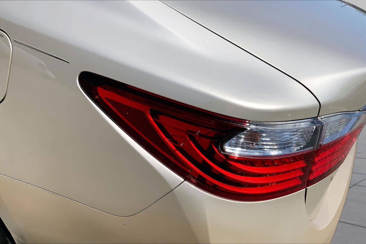 Used 2014 Lexus ES 350 w/ Luxury Package FWD image 29
