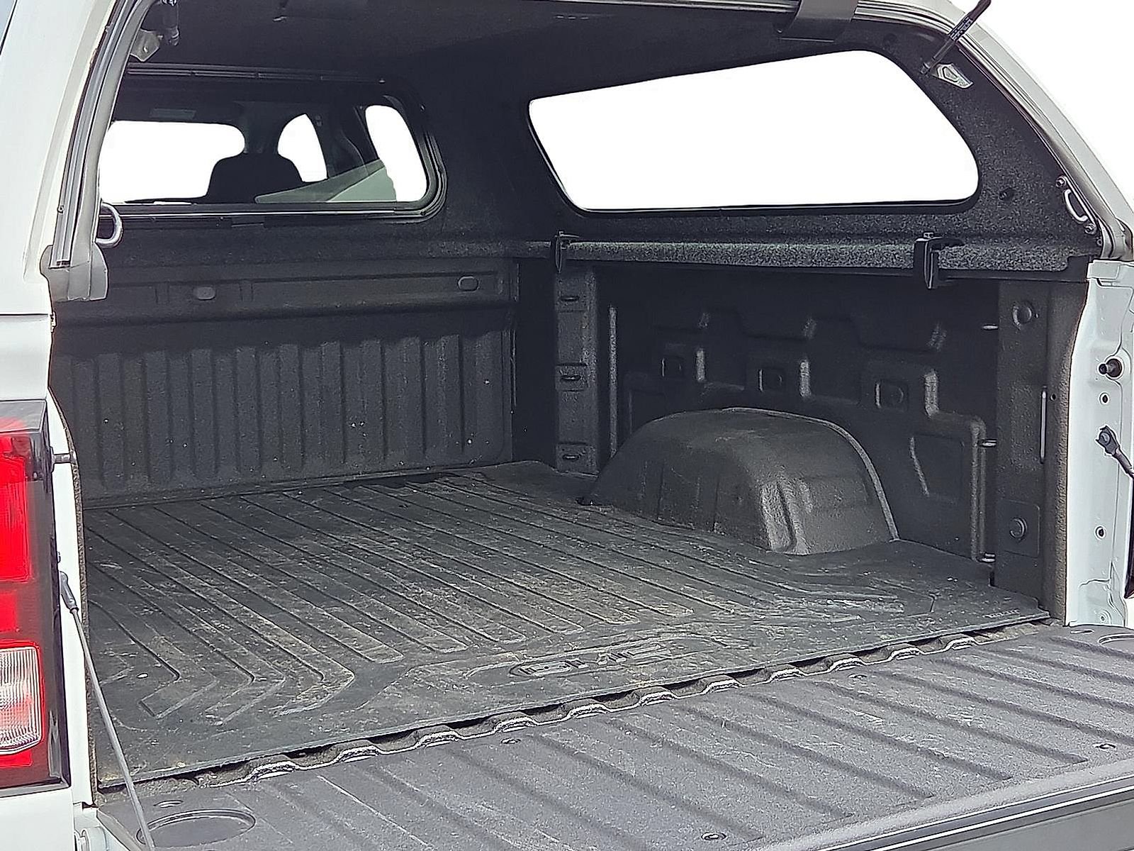 Used 2020 GMC Sierra 1500 Elevation w/ Elevation Value Package image 9