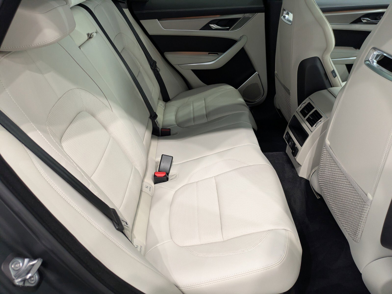 New 2026 Jaguar F-PACE R-Dynamic S image 19