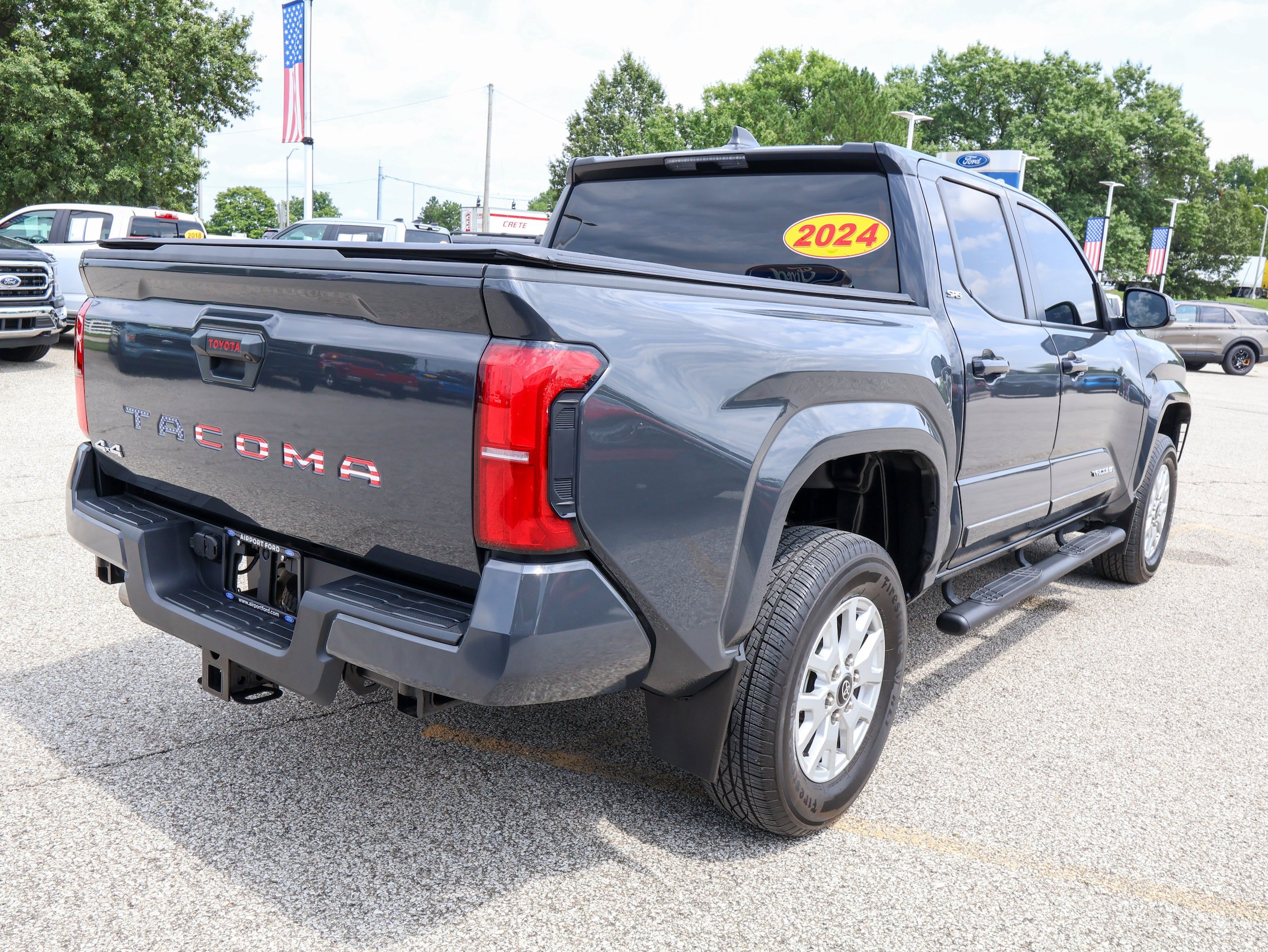 Used 2024 Toyota Tacoma SR5 AWD/4WD image 5
