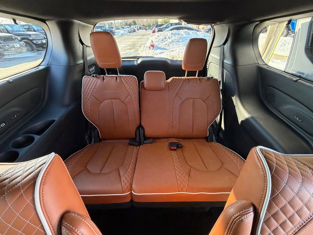 Used 2024 Chrysler Pacifica Pinnacle image 14