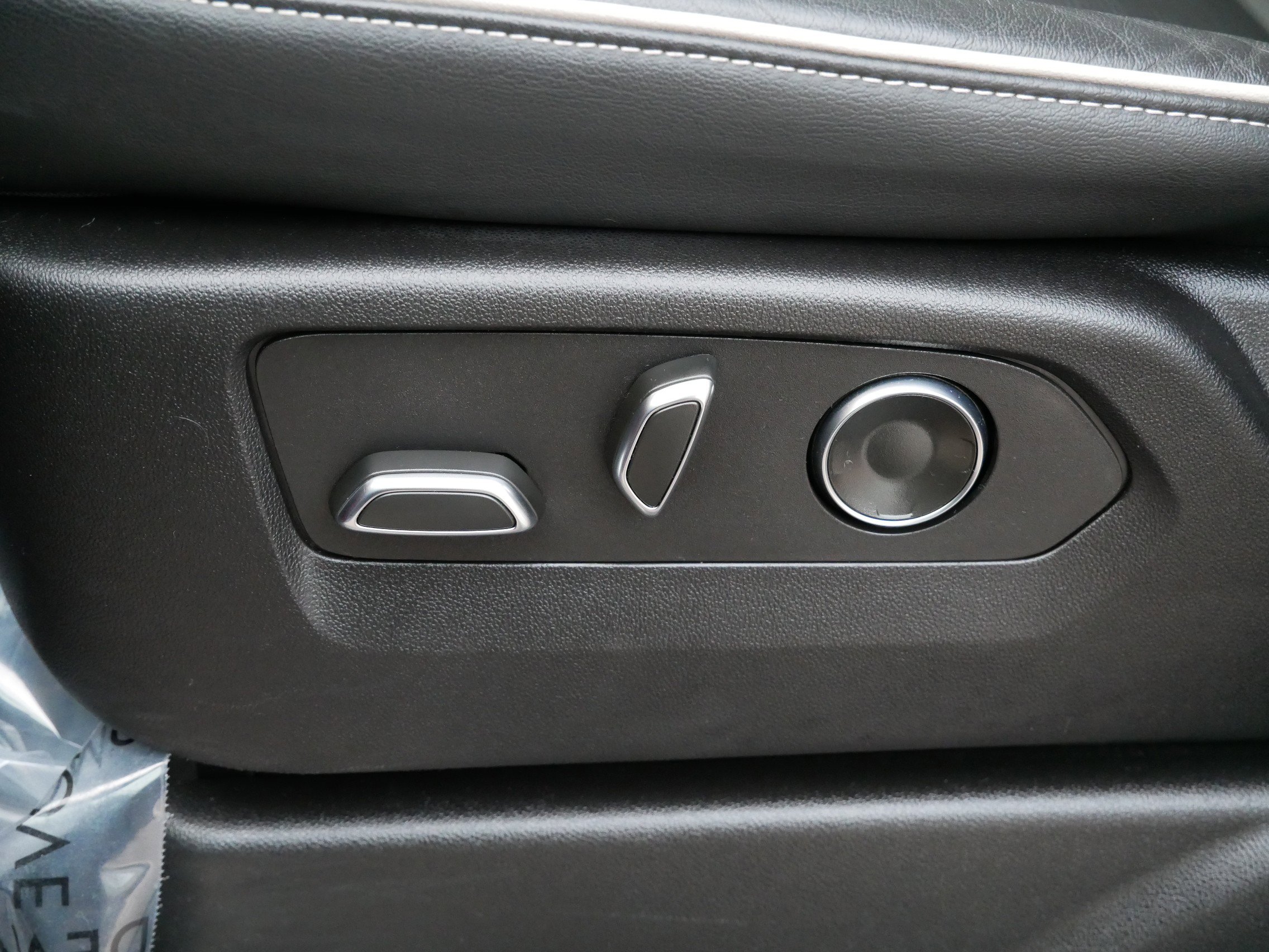 Used 2023 Cadillac Escalade Premium Luxury w/ Performance Package image 16