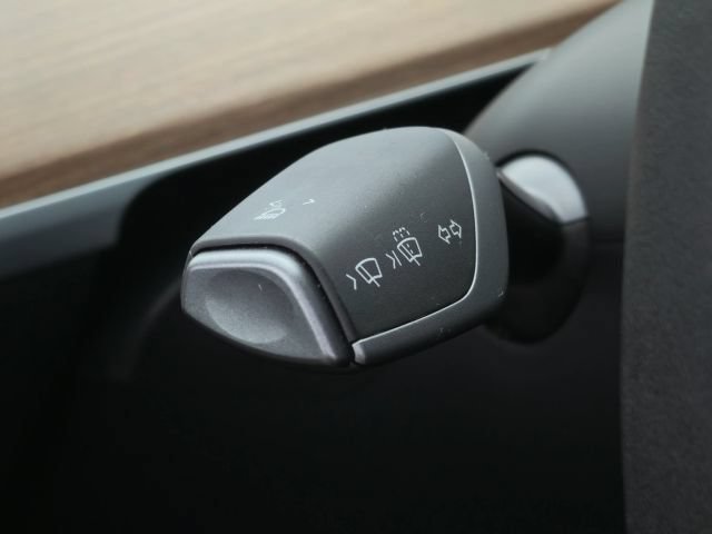 Used 2025 Tesla Model Y Long Range AWD/4WD image 31