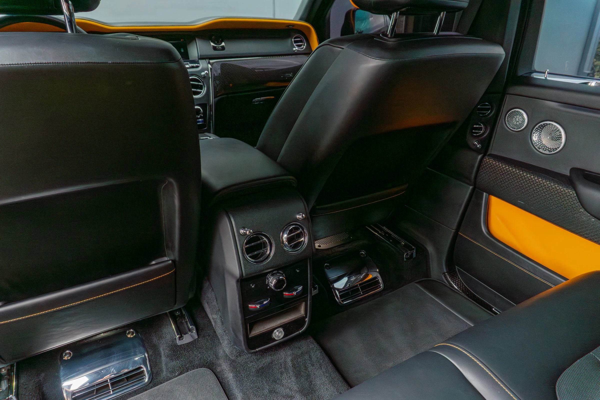 Used 2023 Rolls-Royce Cullinan Black Badge w/ Leather Finishing Pack image 52