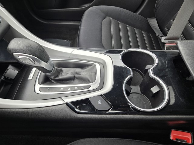 Used 2015 Ford Fusion SE FWD image 11