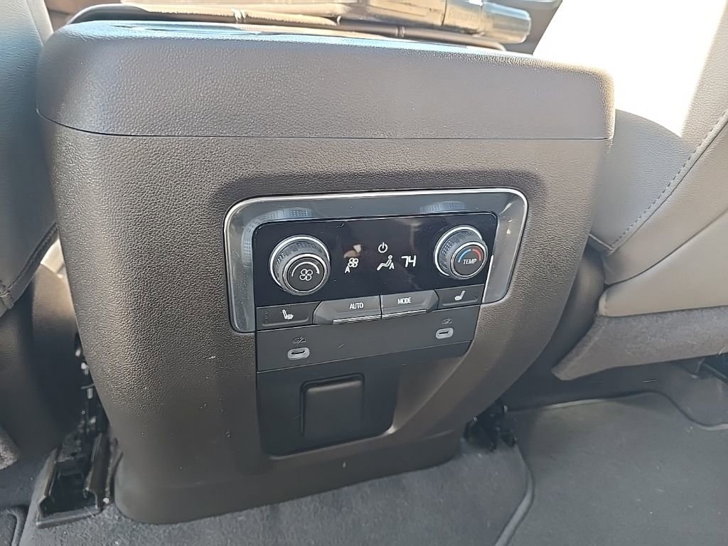 Used 2024 Chevrolet Suburban LT w/ Luxury Package AWD/4WD image 17