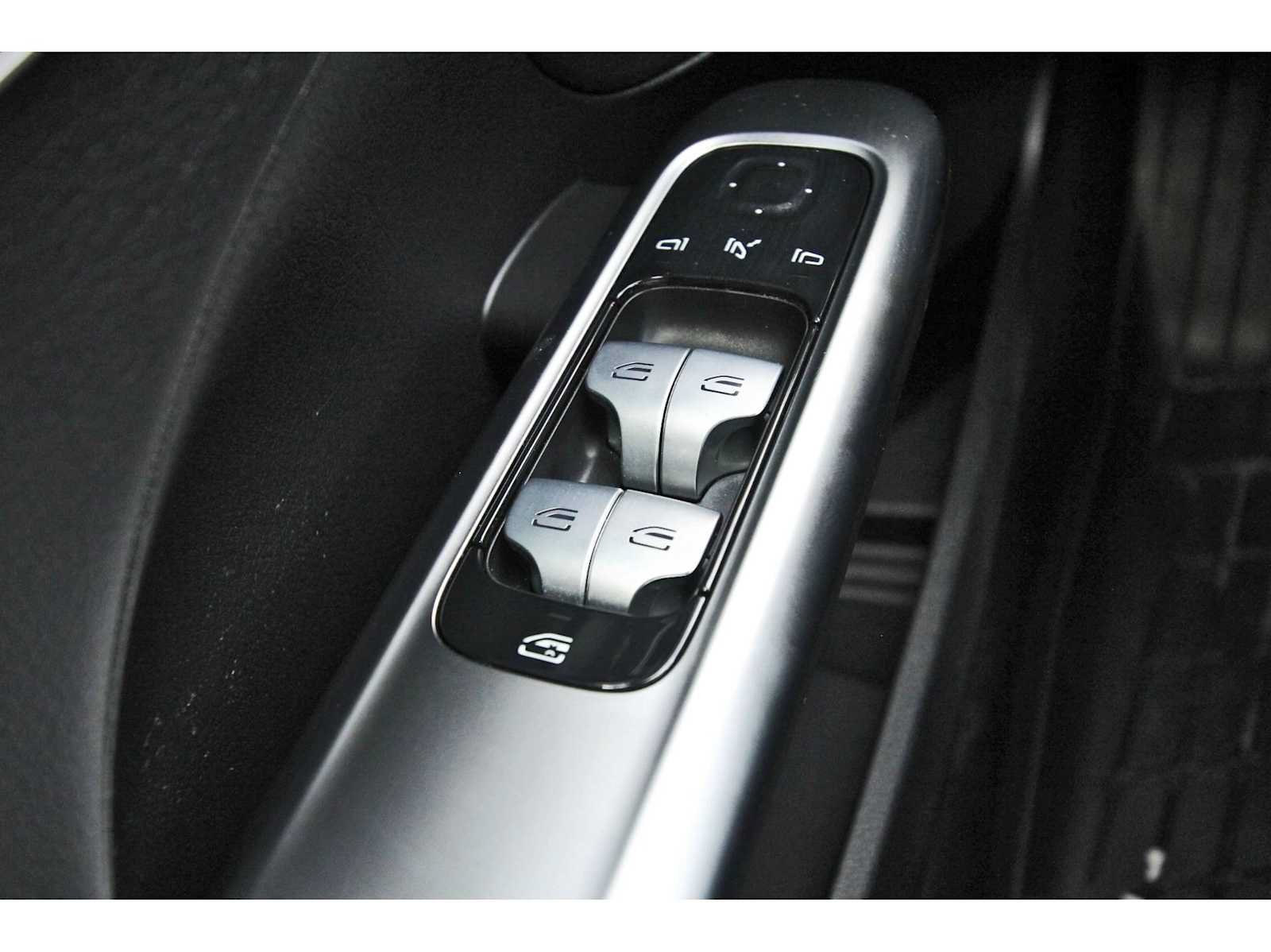Used 2024 Mercedes-Benz C 300 Sedan image 19