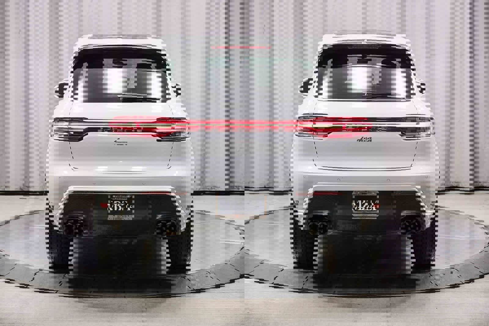 Used 2024 Porsche Macan image 3