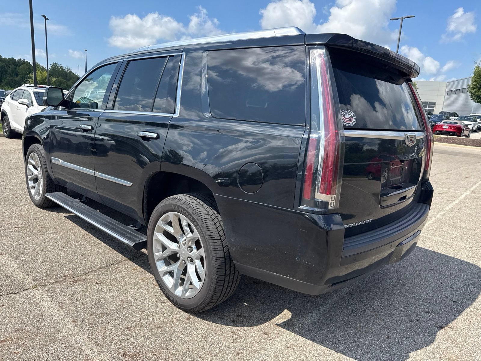 Used 2018 Cadillac Escalade Platinum AWD/4WD image 7