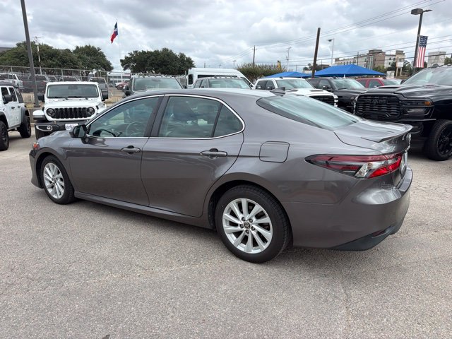Used 2022 Toyota Camry LE FWD image 5